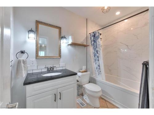 62 Perth Road, Kitchener, ON - Indoor Photo Showing Bathroom