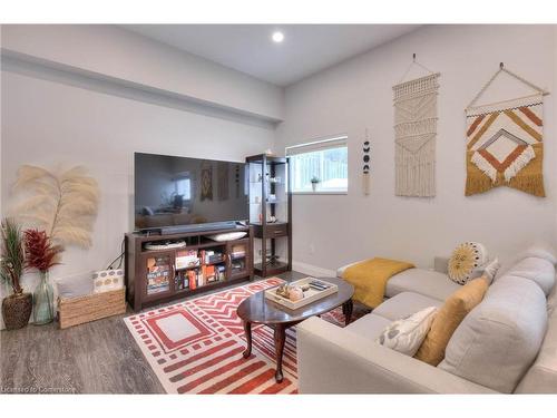 62 Perth Road, Kitchener, ON - Indoor Photo Showing Living Room