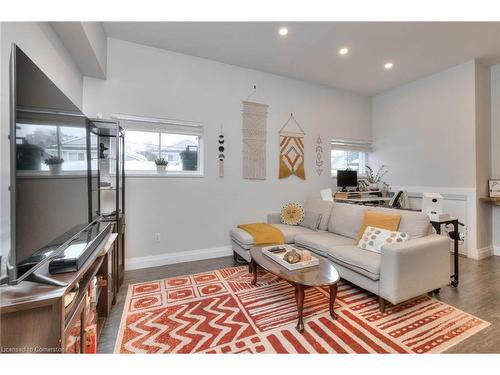 62 Perth Road, Kitchener, ON - Indoor Photo Showing Living Room