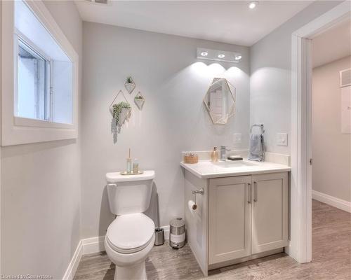 62 Perth Road, Kitchener, ON - Indoor Photo Showing Bathroom