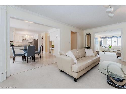 15 Trelawney Street, Kitchener, ON - Indoor Photo Showing Living Room