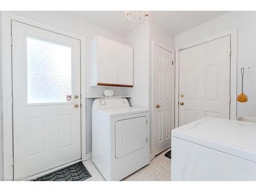 15 Trelawney Street, Kitchener, ON - Indoor Photo Showing Laundry Room