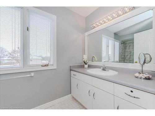 15 Trelawney Street, Kitchener, ON - Indoor Photo Showing Bathroom