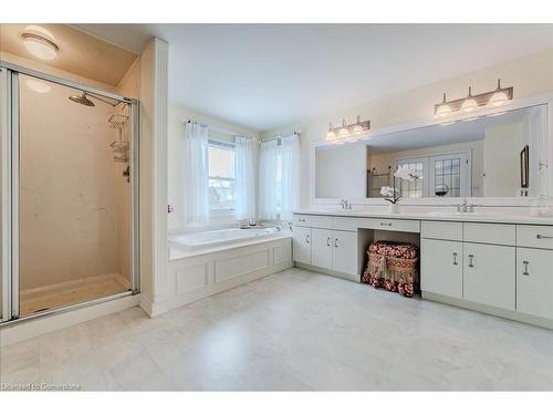 15 Trelawney Street, Kitchener, ON - Indoor Photo Showing Bathroom