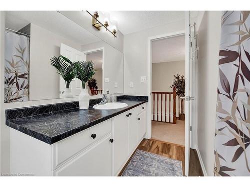 98 Bush Clover Crescent, Kitchener, ON - Indoor Photo Showing Bathroom