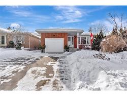 27 Erbsville Court  Waterloo, ON N2J 3Z4