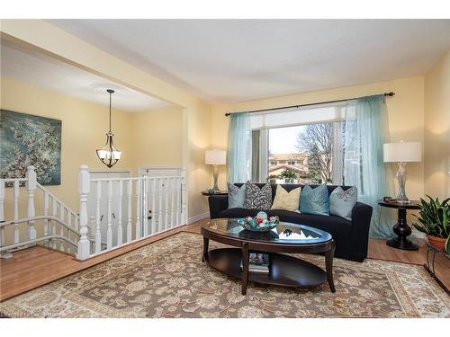 11 Lanark Crescent, Kitchener, ON - Indoor Photo Showing Living Room