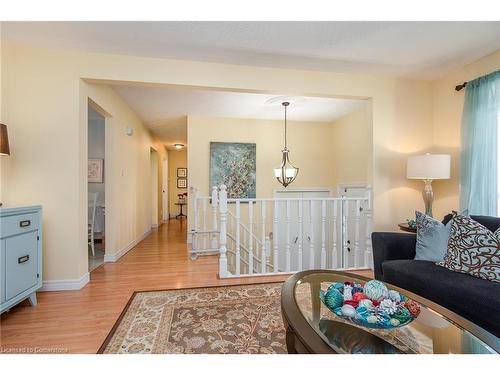 11 Lanark Crescent, Kitchener, ON - Indoor Photo Showing Living Room