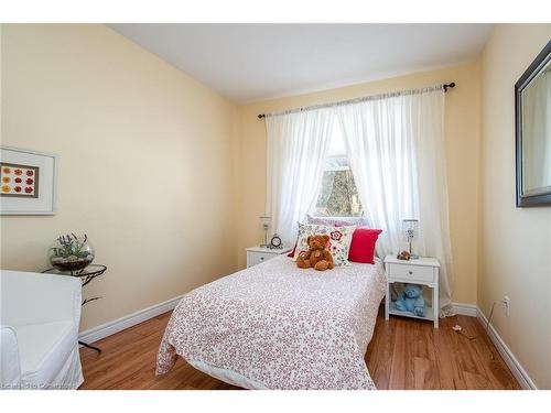 11 Lanark Crescent, Kitchener, ON - Indoor Photo Showing Bedroom