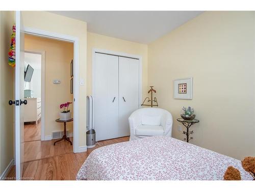 11 Lanark Crescent, Kitchener, ON - Indoor Photo Showing Bedroom