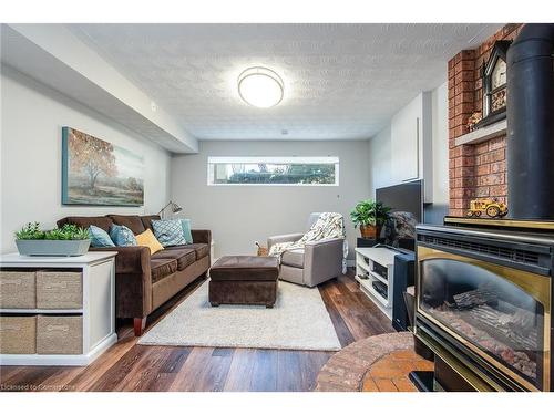 11 Lanark Crescent, Kitchener, ON - Indoor Photo Showing Living Room