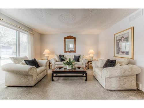 593 Guildwood Place, Waterloo, ON - Indoor Photo Showing Living Room