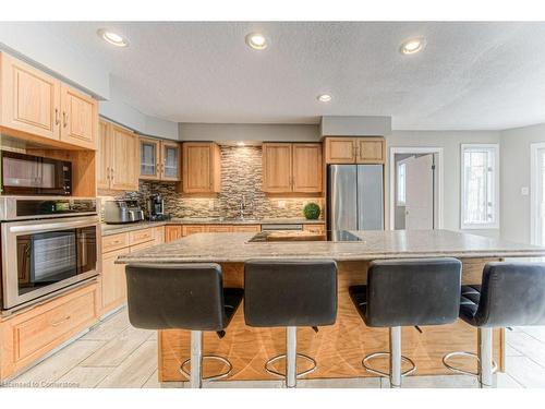 593 Guildwood Place, Waterloo, ON - Indoor Photo Showing Kitchen With Upgraded Kitchen