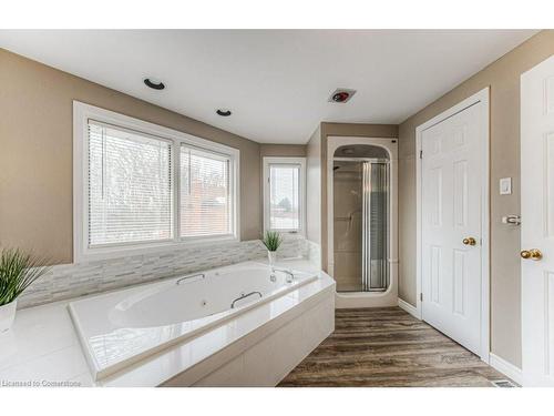 593 Guildwood Place, Waterloo, ON - Indoor Photo Showing Bathroom