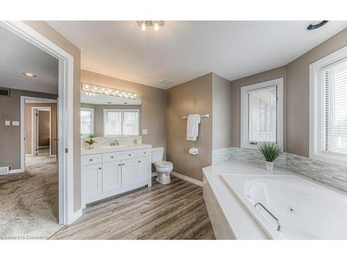 593 Guildwood Place, Waterloo, ON - Indoor Photo Showing Bathroom