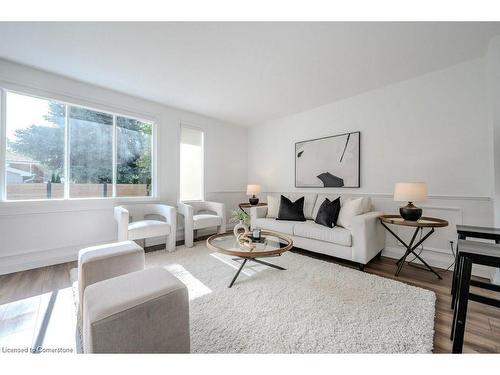 131 Wood Street, Kitchener, ON - Indoor Photo Showing Living Room