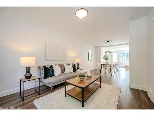 131 Wood Street, Kitchener, ON - Indoor Photo Showing Living Room