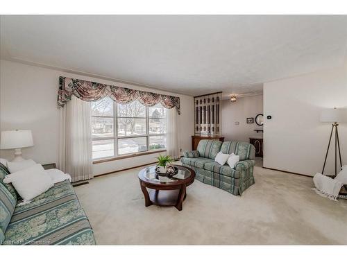 395 Forest Hill Drive, Kitchener, ON - Indoor Photo Showing Living Room