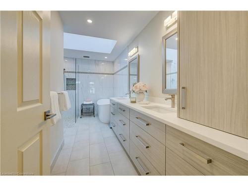 30 Daimler Drive, Kitchener, ON - Indoor Photo Showing Bathroom