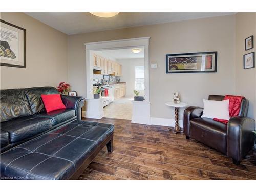 5 Summit Avenue, Cambridge, ON - Indoor Photo Showing Living Room