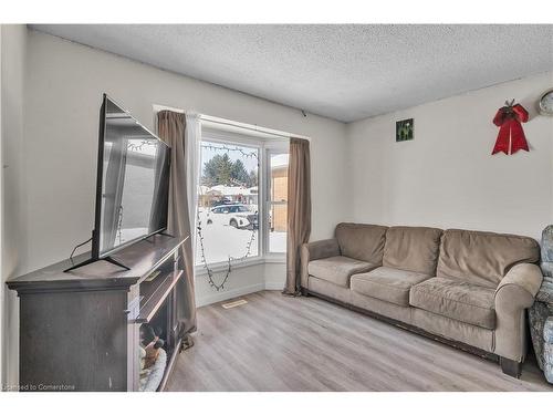 2059 Mountbatten Place, London, ON - Indoor Photo Showing Living Room