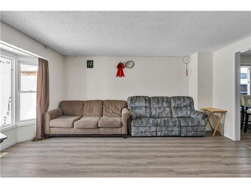 2059 Mountbatten Place, London, ON - Indoor Photo Showing Living Room