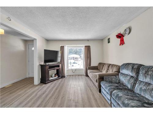 2059 Mountbatten Place, London, ON - Indoor Photo Showing Living Room