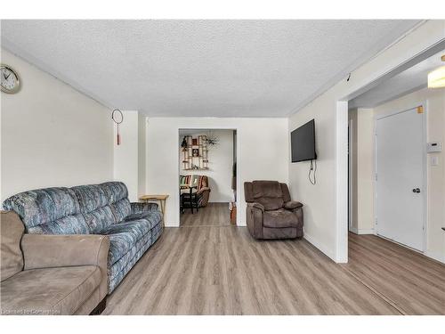 2059 Mountbatten Place, London, ON - Indoor Photo Showing Living Room