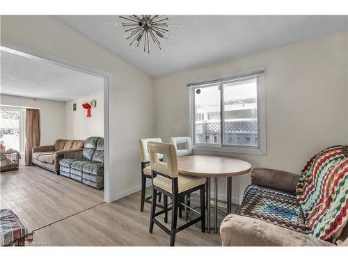 2059 Mountbatten Place, London, ON - Indoor Photo Showing Living Room