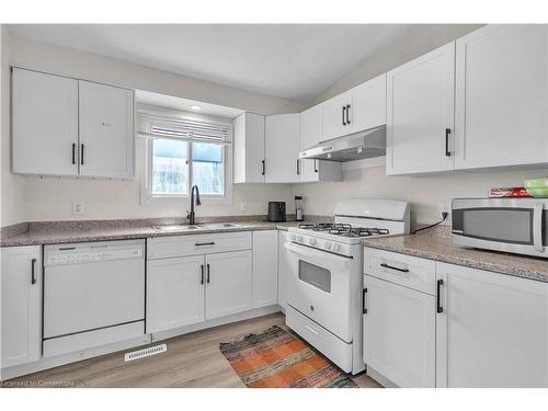 2059 Mountbatten Place, London, ON - Indoor Photo Showing Kitchen