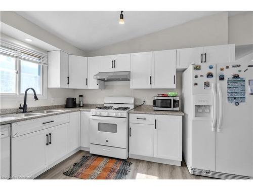 2059 Mountbatten Place, London, ON - Indoor Photo Showing Kitchen With Double Sink