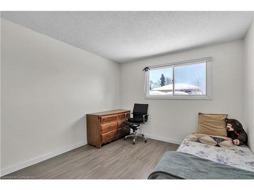 2059 Mountbatten Place, London, ON - Indoor Photo Showing Bedroom