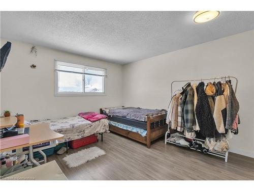 2059 Mountbatten Place, London, ON - Indoor Photo Showing Bedroom