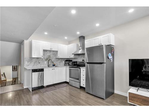 2059 Mountbatten Place, London, ON - Indoor Photo Showing Kitchen