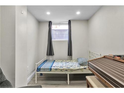 2059 Mountbatten Place, London, ON - Indoor Photo Showing Bedroom