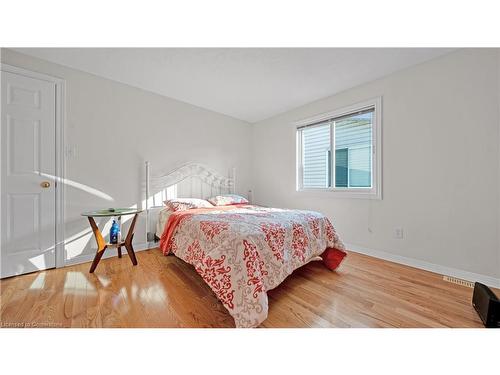 679 Keatswood Crescent, Waterloo, ON - Indoor Photo Showing Bedroom