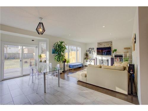 105 Rothsay Avenue, Kitchener, ON - Indoor Photo Showing Living Room