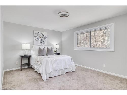 476 Parkwood Court, Waterloo, ON - Indoor Photo Showing Bedroom