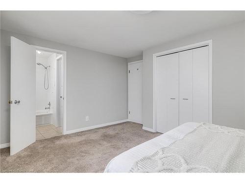 476 Parkwood Court, Waterloo, ON - Indoor Photo Showing Bedroom