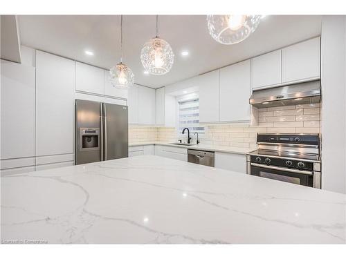 125 Steepleridge Street, Kitchener, ON - Indoor Photo Showing Kitchen With Upgraded Kitchen