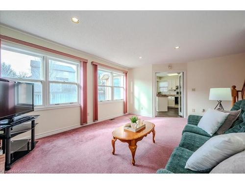 53 Lynnvalley Crescent, Kitchener, ON - Indoor Photo Showing Living Room