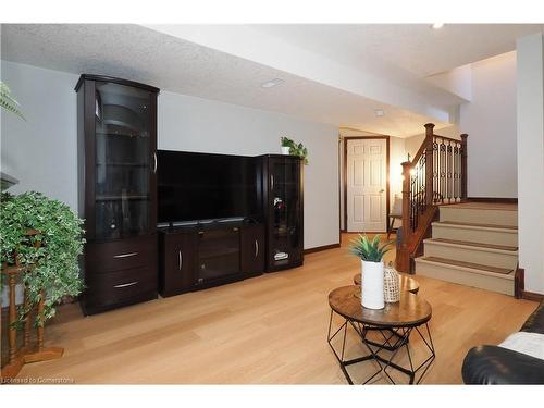 12 Mcgill Crescent, Cambridge, ON - Indoor Photo Showing Living Room