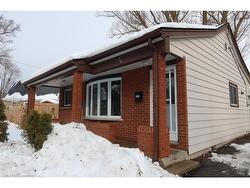 86 Spadina Road E Kitchener, ON N2M 3X4