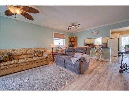 309 Christopher Drive, Cambridge, ON - Indoor Photo Showing Living Room