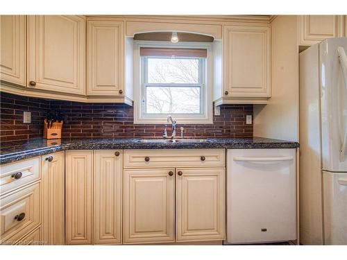 309 Christopher Drive, Cambridge, ON - Indoor Photo Showing Kitchen