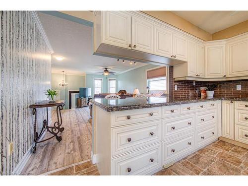 309 Christopher Drive, Cambridge, ON - Indoor Photo Showing Kitchen