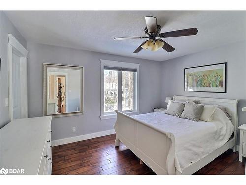 48 Tall Pines Drive, Tiny, ON - Indoor Photo Showing Bedroom