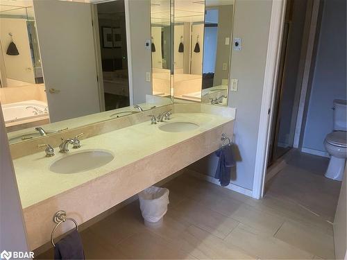 2430-31-90 Highland Drive, Oro-Medonte, ON - Indoor Photo Showing Bathroom