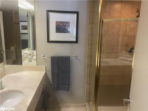 2430-31-90 Highland Drive, Oro-Medonte, ON - Indoor Photo Showing Bathroom