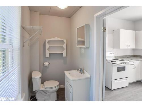4 Duncan Street E, Huntsville, ON - Indoor Photo Showing Bathroom